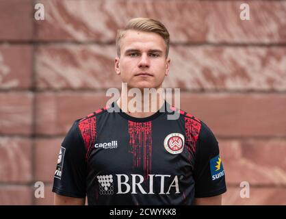 Wiesbaden, Deutschland. September 2020. Teamfoto des 3. Bundesligisten SV Wehen Wiesbaden vor der Jagdschloss Platte am Stadtrand von Wiesbaden: Florian Carstens. Kredit: Frank Rumpenhorst/dpa/Alamy Live Nachrichten Stockfoto