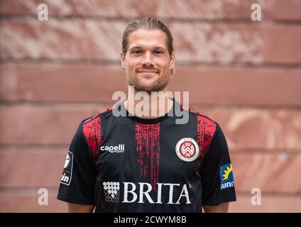 Wiesbaden, Deutschland. September 2020. Teamfoto des 3. Bundesligisten SV Wehen Wiesbaden vor der Jagdschloss Platte am Stadtrand von Wiesbaden: Johannes Wurtz. Kredit: Frank Rumpenhorst/dpa/Alamy Live Nachrichten Stockfoto