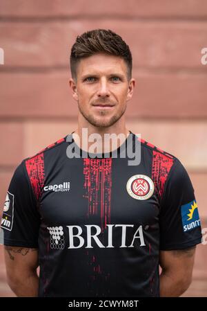 Wiesbaden, Deutschland. September 2020. Teamfoto des 3. Bundesligisten SV Wehen Wiesbaden vor der Jagdschloss Platte am Stadtrand von Wiesbaden: Dennis Kempe. Kredit: Frank Rumpenhorst/dpa/Alamy Live Nachrichten Stockfoto