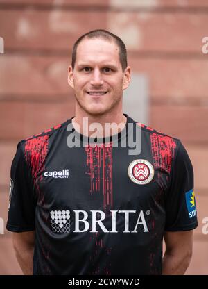 30. September 2020, Hessen, Wiesbaden: Teamfoto des 3. Spartenklubs SV Wehen Wiesbaden vor der Jagdschloss Platte am Stadtrand von Wiesbaden: Benedikt Röcker Foto: Frank Rumpenhorst/dpa Stockfoto