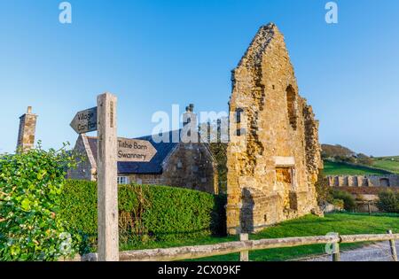 Die zerstörte Endwand der Mönche Speisesaal oder Refektorium der Abbotsbury Abbey, einem ehemaligen Benediktinerkloster in Abbotsbury, Devon, Südostengland Stockfoto