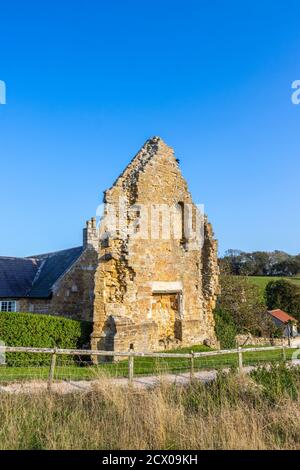 Die zerstörte Endwand der Mönche Speisesaal oder Refektorium der Abbotsbury Abbey, einem ehemaligen Benediktinerkloster in Abbotsbury, Devon, Südostengland Stockfoto