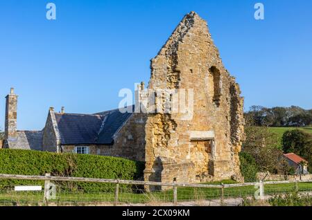 Die zerstörte Endwand der Mönche Speisesaal oder Refektorium der Abbotsbury Abbey, einem ehemaligen Benediktinerkloster in Abbotsbury, Devon, Südostengland Stockfoto