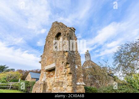 Die zerstörte Endwand der Mönche Speisesaal oder Refektorium der Abbotsbury Abbey, einem ehemaligen Benediktinerkloster in Abbotsbury, Devon, Südostengland Stockfoto