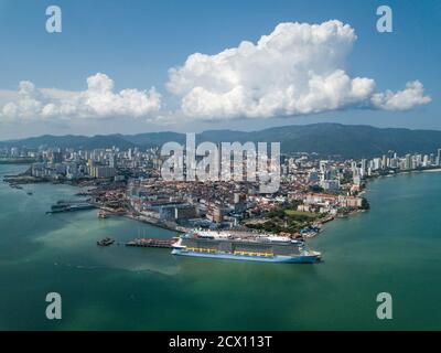 George Town, Penang/Malaysia - Nov 18 2019: Kreuzfahrt Besuch Penang Georgetown in sonnigen blauen Tag. Stockfoto