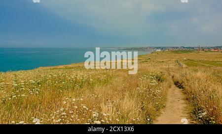 Klippen und Strand der französischen Nordseeküste Opal bei Boulogne sur mer. Stockfoto