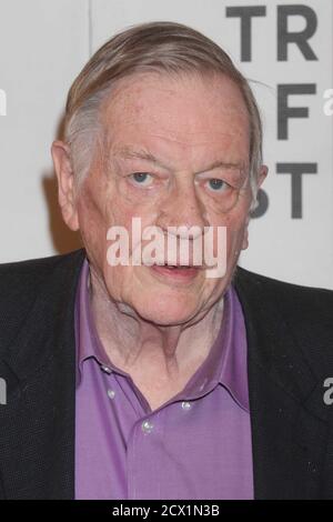 Richard Schickel, Autor, Journalist und Dokumentarfilmer, nimmt am 27. April 2013 an der Weltpremiere des Tribeca Film Festivals 2013 von 'Eastwood Regie: Die Untold Story' im BMCC Tribeca Performing Arts Center in New York City Teil. Foto: Henry McGee/MediaPunch Stockfoto