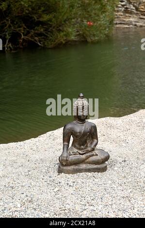 Der Buddha sitzt im Sand. Gelassenheit der Palce Stockfoto