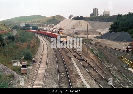 Peak Dale, Buxton, Großbritannien - 16. September 2020: Die Güterzüge auf Peak Dale Hof für Steinverkehr aus dem Steinbruch. Stockfoto