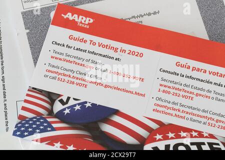 Austin, Texas, USA. September 2020. Eine amerikanische Vereinigung der pensionierten Personen (AARP), die ihre Mitglieder ermutigt, sich in den Wahlprozess in Texas zu engagieren. Das Stück ist mit englischen und spanischen Anweisungen, wo weitere Informationen zu erhalten gedruckt. Quelle: Bob Daemmrich/ZUMA Wire/Alamy Live News Stockfoto