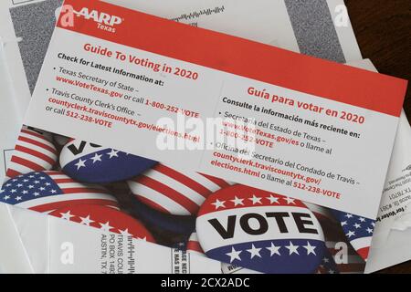 Austin, Texas, USA. September 2020. Eine amerikanische Vereinigung der pensionierten Personen (AARP), die ihre Mitglieder ermutigt, sich in den Wahlprozess in Texas zu engagieren. Das Stück ist mit englischen und spanischen Anweisungen, wo weitere Informationen zu erhalten gedruckt. Quelle: Bob Daemmrich/ZUMA Wire/Alamy Live News Stockfoto