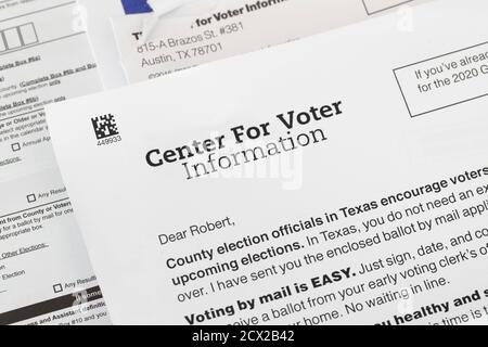 Austin, Texas, USA. September 2020. Mailings von der Non-Profit-, Non-Partisan Center for Voter Information ermutigen einen Bewohner von Austin, TX, per Post bei der bevorstehenden Parlamentswahl am 3. November zu wählen. Weitere Untersuchungen zeigen, dass die bundesweite Organisation Teil eines linksgerichteten demokratischen Bemühens ist, die Wahlbeteiligung zu erhöhen. Quelle: Bob Daemmrich/ZUMA Wire/Alamy Live News Stockfoto