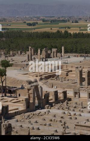 Ansicht von Persepolis aus dem Grab von Artaxerxes II, Persepolis, Shiraz, Iran Stockfoto