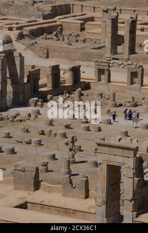 Ansicht von Persepolis aus dem Grab von Artaxerxes II, Persepolis, Shiraz, Iran Stockfoto