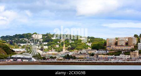 Torquay, Großbritannien, 2017. Panoramablick auf Torquay Promenade in South Devon ist es ein beliebtes Touristenziel vor allem in den Sommermonaten Stockfoto