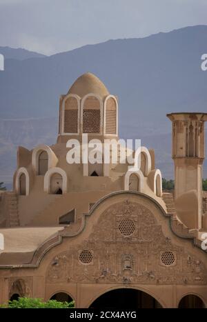 Kunstvolle Dacharchitektur der Borujerdi historischen Hausfassade und Tabatabaei Hausdach in Kashan, Iran. Stockfoto