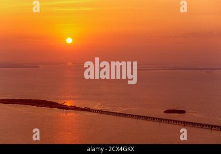 USA, Florida, Keys, Seven Miles Bridge bei Sonnenuntergang Stockfoto