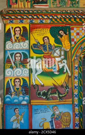 Christlichen Wandmalereien an den Wänden von Enda Iyesus Kirche, Axum. Aksum. Äthiopien. St George erschlägt den Drachen. Stockfoto