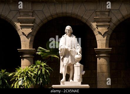 Statue von Christoph Kolumbus im Innenhof des Palacio de los Capitanes Generales in Havanna, Habana Kuba Stockfoto