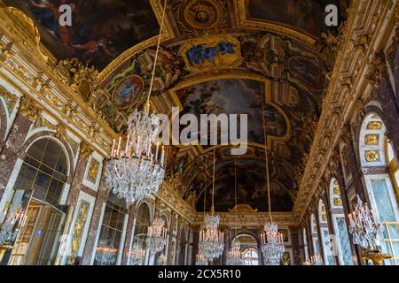 Versailles, Frankreich - 28. August 2019 : Besuch des Spiegelsaals im Schloss von Versailles Stockfoto