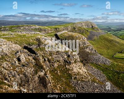 Smearsett Scar ist der höchste Punkt eines super kleinen Kalksteinkamm zwischen Little Staniforth in Ribblesdale und Austwick at Der Fuß von Crummackdal Stockfoto