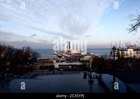 Hafen von Odessa über Potemkin Treppe Stockfoto