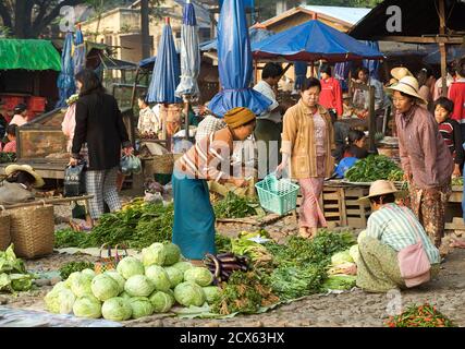 Mutter und Kind in der Nähe von Lashio, Burma Stockfoto