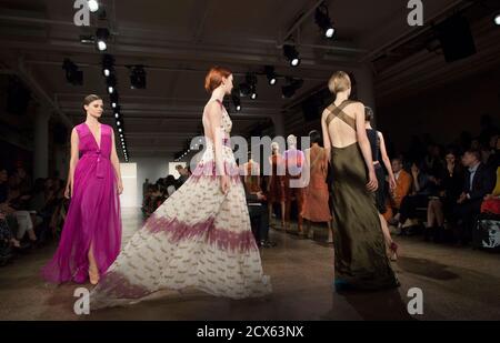 Kreationen präsentieren auf die Sophie Theallet Frühjahr/Sommer 2013 Kollektion während der New York Fashion Week 11. September 2012. REUTERS/Andrew Kelly (Vereinigte Staaten - Tags: Mode)