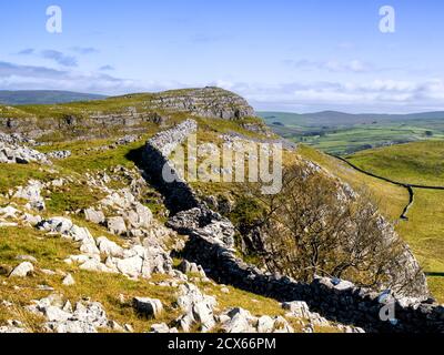 Smearsett Scar ist der höchste Punkt eines super kleinen Kalksteinkamm zwischen Little Staniforth in Ribblesdale und Austwick at Der Fuß von Crummackdal Stockfoto