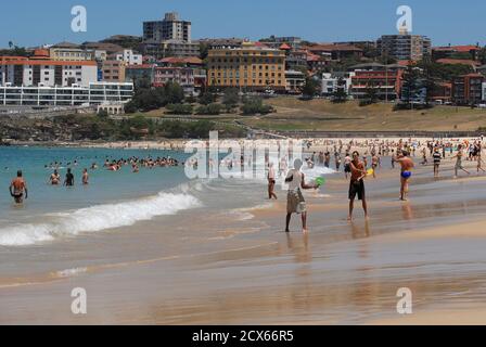 Geschäftigen Sommertag am Bondi Beach, Sydney, Australien Stockfoto