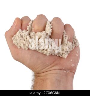 Hand und kinetischer Sand isoliert auf weißem Hintergrund. Stockfoto