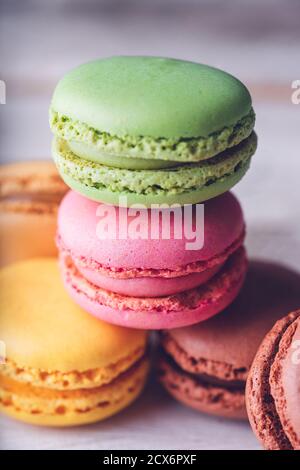 Verschiedene Geschmacksrichtungen von Macarrons, süßes Französisch Stockfoto