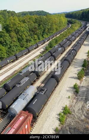 Dunbar, Pennsylvania - leer verflüssigtes Erdöl Gas Eisenbahnwagen in einem Southwest Pennsylvania Railroad-Werft gespeichert. Southwest Pennsylvania hat s Stockfoto