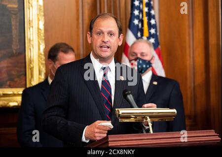 Der US-Repräsentant Andy Barr (R-KY) spricht auf einer Pressekonferenz, auf der die Republikaner im Repräsentantenhaus ihren Bericht der China Task Force vorstellten. Stockfoto