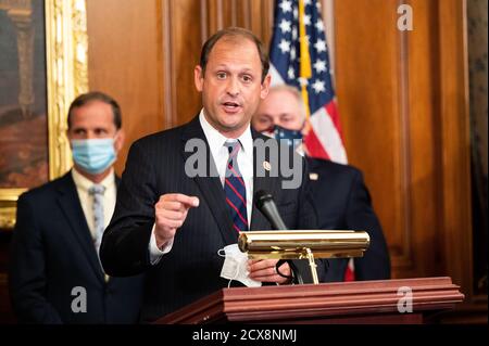 Der US-Repräsentant Andy Barr (R-KY) spricht auf einer Pressekonferenz, auf der die Republikaner im Repräsentantenhaus ihren Bericht der China Task Force vorstellten. Stockfoto