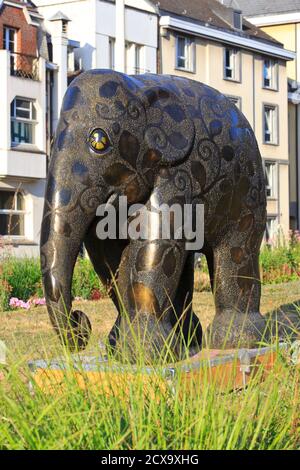 Wunderschön handbemalte asiatische Baby Elefant Statue, Teil der Elephant Parade in Mons (Hennegau), Belgien Stockfoto