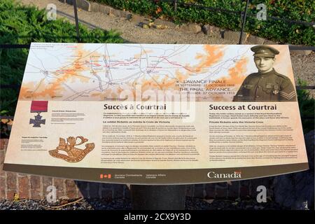 Erklärendes Schild am Courtrai Neufundland war Memorial (1914-1918) in Courtrai, Belgien Stockfoto