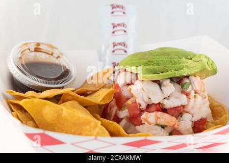 Herzhafte Mahlzeit von Carne Asada Nachos verführt die Geschmacksnerven, die gesamte Mahlzeit zu essen. Stockfoto