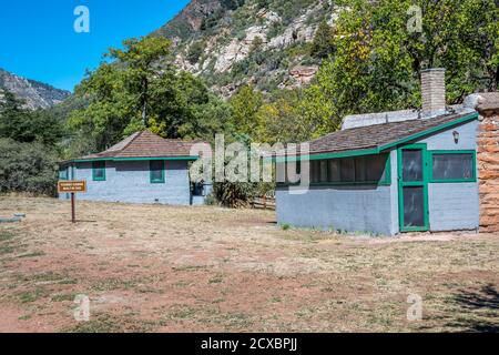 Sedona, AZ, USA - 13. Oktober 2019: Eine Touristenhütte im Slide Rock State Park Stockfoto