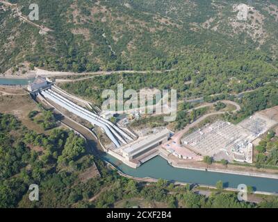 LUFTAUFNAHME. Wasserkraftwerk an der Durance zum Verdon Canal de l'EDF. Saint-Estève-Janson, Bouches-du-Rhône, Frankreich. Stockfoto