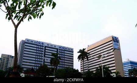 Jakarta, Indonesien - 12. November 2019: Sitz des Ministeriums für Bildung und Kultur, Republik Indonesien auf Jalan Jenderal Sudirman. Stockfoto