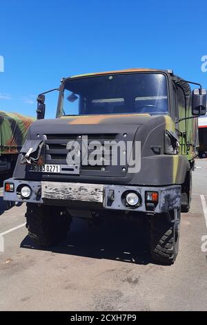 Bordeaux , Aquitaine / Frankreich - 09 25 2020 : Renault französischer Militärtransporter in Tarnfarbe trm Stockfoto