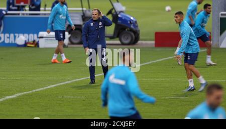 Stadt Gelsenkirchen, Deutschland. 01.10.2014 2020. firo: 30.09.2020, Fuvuball, 1. Bundesliga, Saison 2020/2021, FC Schalke 04, 1. Training mit dem neuen Trainer Manuel BAUM, Gesture, weltweite Nutzung Quelle: dpa/Alamy Live News Stockfoto