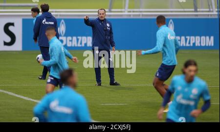 Stadt Gelsenkirchen, Deutschland. 01.10.2014 2020. firo: 30.09.2020, Fuvuball, 1. Bundesliga, 2020/2021 Saison, FC Schalke 04, 1. Training mit dem neuen Trainer Manuel BAUM, Gesture Quelle: dpa/Alamy Live News Stockfoto