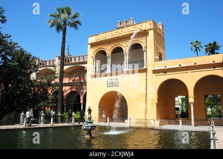 Neuheit Brunnen und Pool im Schloss der Könige Garten, Provinz Sevilla, Sevilla, Andalusien, Spanien, Europa. Stockfoto