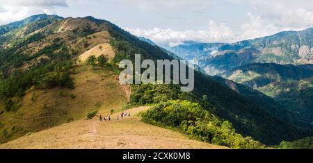 Gruppe von Wanderern aus der Ferne, Mount ULAP, Benguet, Philippinen Stockfoto