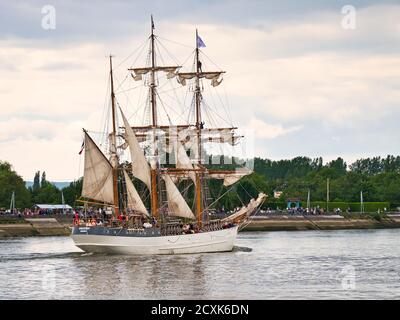 ROUEN, FRANKREICH, Juni circa, 2019. Drei Mast Schoner Schiff, Le Francais, französisch Boot für Kreuzfahrt Stockfoto