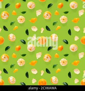 Mandarine nahtloses Muster, Mandarine, Clementine isoliert auf grünem Hintergrund mit grünen Blättern. Sammlung von feinen nahtlosen Mustern. Stockfoto