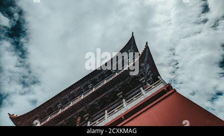 Low-Angle-Aufnahme des Shaolin-Klosters in China Stockfoto