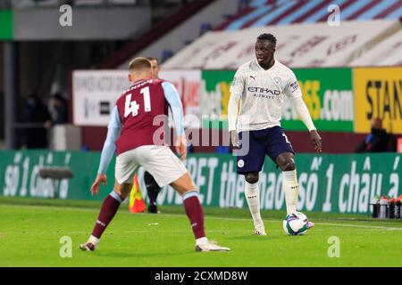 Benjamin Mendy (22) von Manchester City steuert den Ball Stockfoto